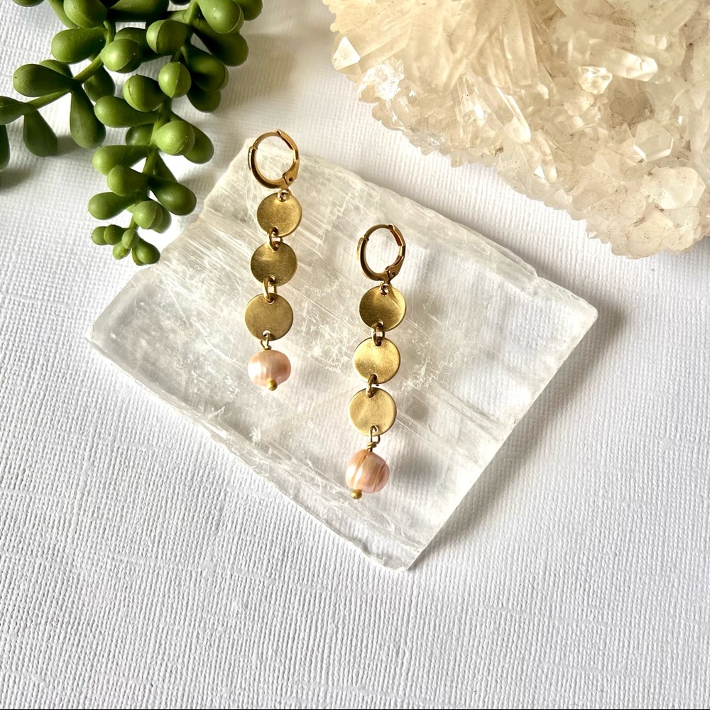 Susanna Pink Pearl Earrings, Freshwater Pearl earrings, sophisticated, simple